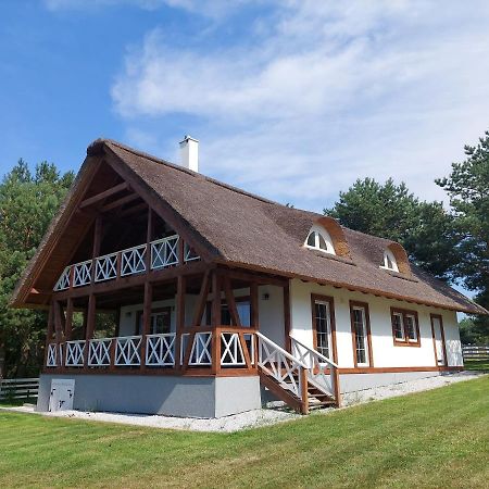 Greyówka dom kryty strzechą w Gardna Park Czysta Exterior foto