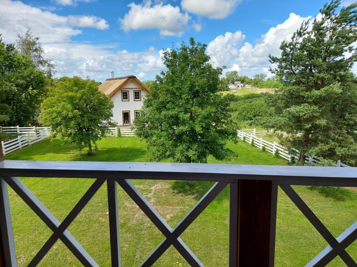 Greyówka dom kryty strzechą w Gardna Park Czysta Exterior foto
