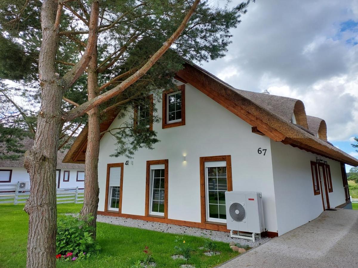 Greyówka dom kryty strzechą w Gardna Park Czysta Exterior foto