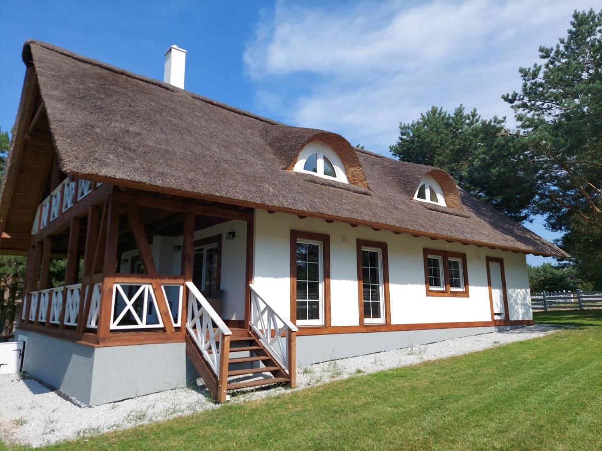 Greyówka dom kryty strzechą w Gardna Park Czysta Exterior foto
