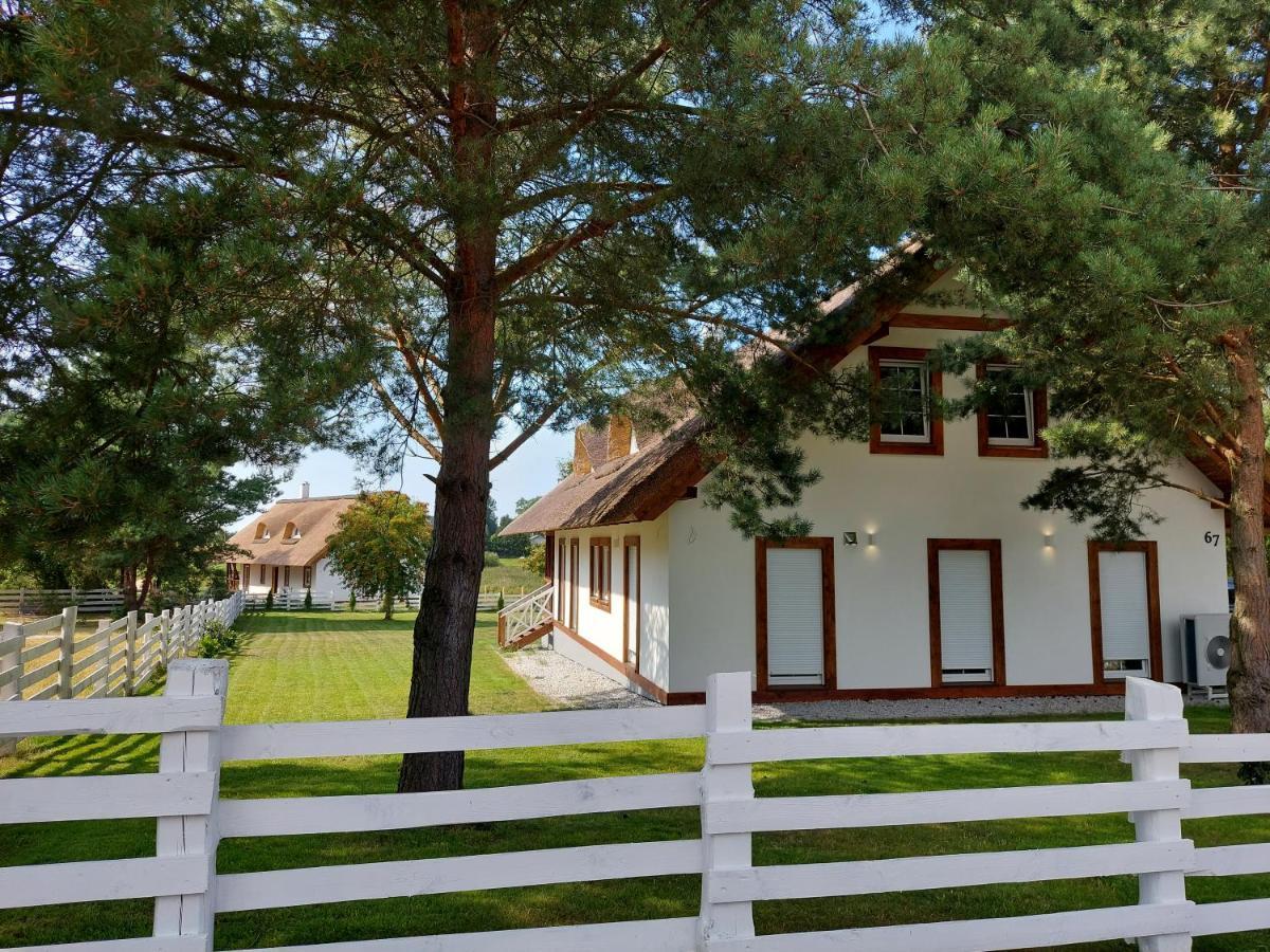 Greyówka dom kryty strzechą w Gardna Park Czysta Exterior foto